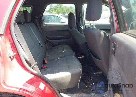 2010 Ford Escape Xlt z USA, uszkodzony, nr VIN 1FMCU0D70AKD43790